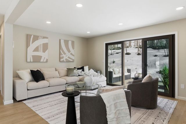 189 Coburn Woods Drive, Nashua, NH 03063