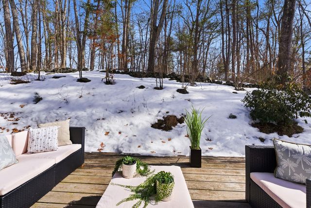 189 Coburn Woods Drive, Nashua, NH 03063