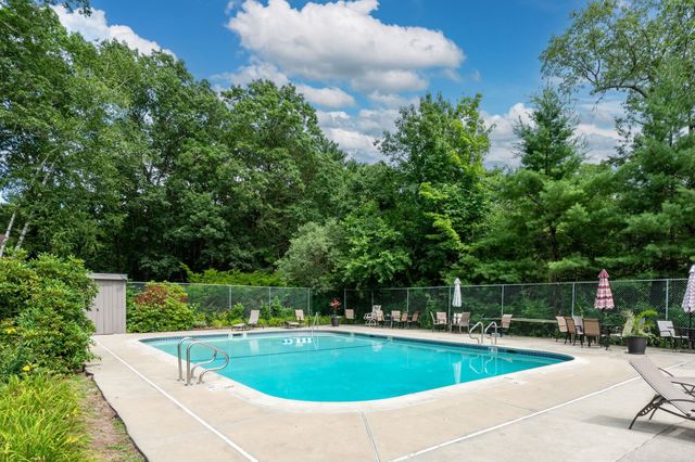 189 Coburn Woods Drive, Nashua, NH 03063