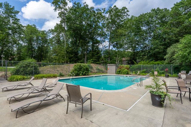 189 Coburn Woods Drive, Nashua, NH 03063