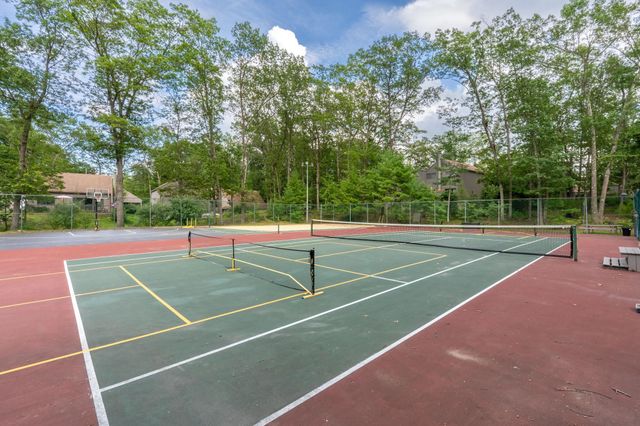 189 Coburn Woods Drive, Nashua, NH 03063