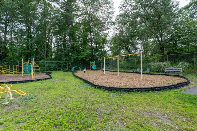 189 Coburn Woods Drive, Nashua, NH 03063