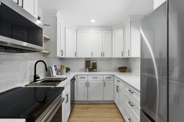 189 Coburn Woods Drive, Nashua, NH 03063