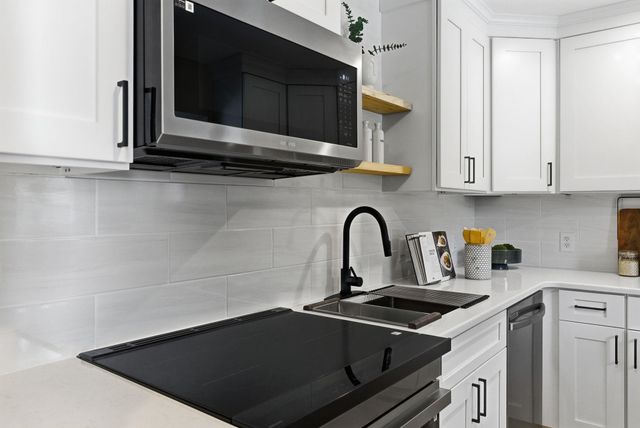 189 Coburn Woods Drive, Nashua, NH 03063