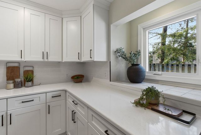 189 Coburn Woods Drive, Nashua, NH 03063