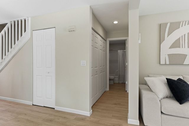 189 Coburn Woods Drive, Nashua, NH 03063