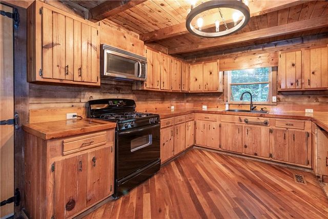 168 Burnt Mountain Cove Road, Jasper, GA 30143