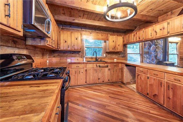 168 Burnt Mountain Cove Road, Jasper, GA 30143