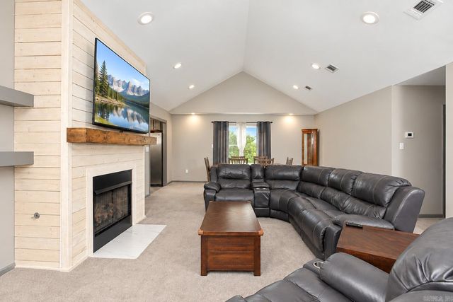 215 Pin Oak Drive, Cabot, AR 72023