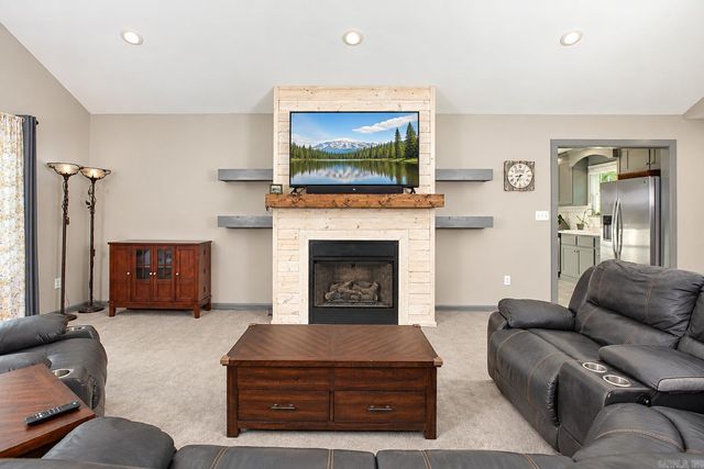 215 Pin Oak Drive, Cabot, AR 72023