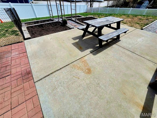 210 Creekwood Boulevard, Troy, MO 63379