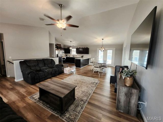 210 Creekwood Boulevard, Troy, MO 63379
