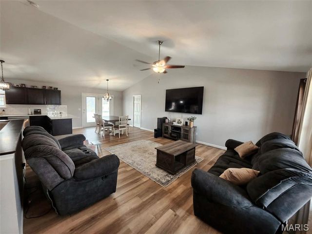 210 Creekwood Boulevard, Troy, MO 63379