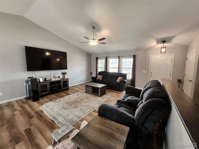 210 Creekwood Boulevard, Troy, MO 63379