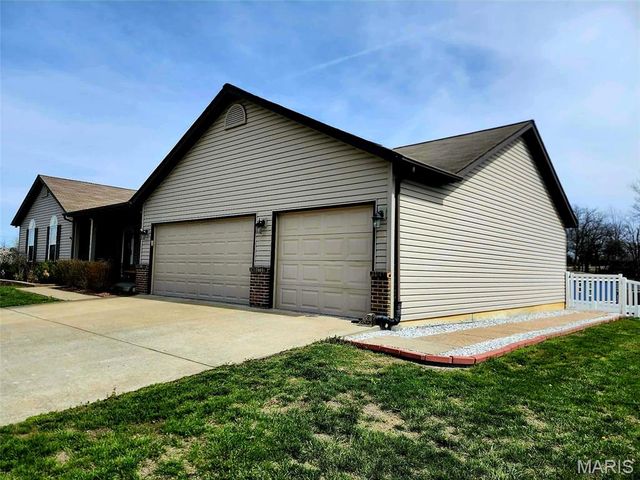 210 Creekwood Boulevard, Troy, MO 63379