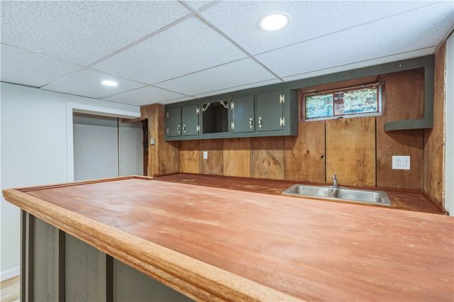 3 Sundale Road, Cranston, RI 02921