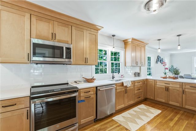 3 Sundale Road, Cranston, RI 02921