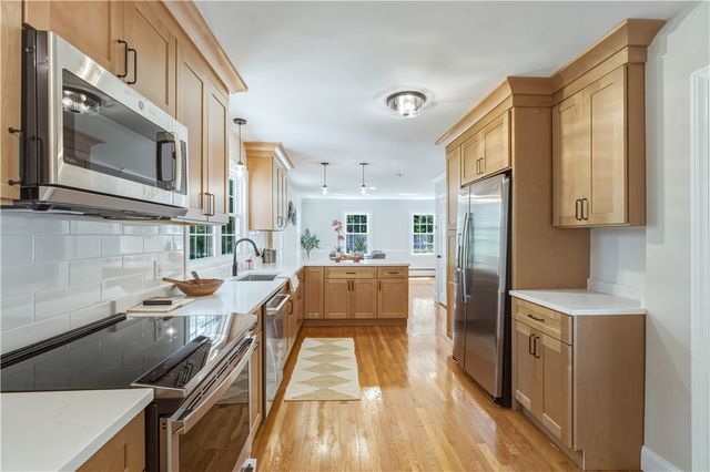 3 Sundale Road, Cranston, RI 02921