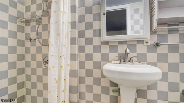 836 Livingston Rd, Elizabeth City, NJ 07208