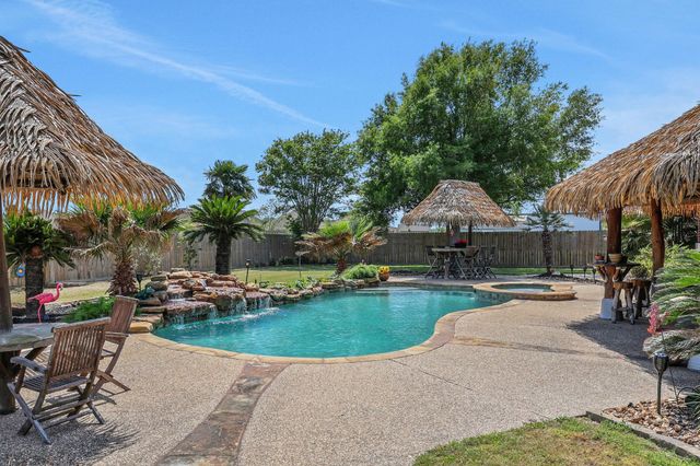 9934 Palm Drive, Mont Belvieu, TX 77523