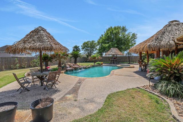 9934 Palm Drive, Mont Belvieu, TX 77523