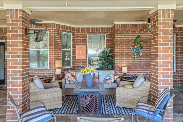 9934 Palm Drive, Mont Belvieu, TX 77523