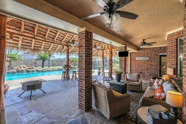 9934 Palm Drive, Mont Belvieu, TX 77523