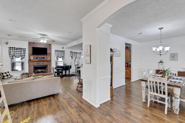 9934 Palm Drive, Mont Belvieu, TX 77523