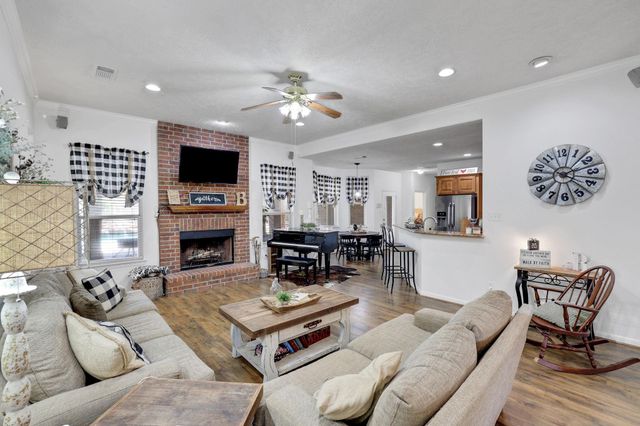 9934 Palm Drive, Mont Belvieu, TX 77523