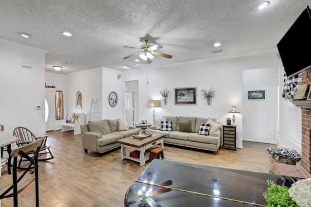 9934 Palm Drive, Mont Belvieu, TX 77523