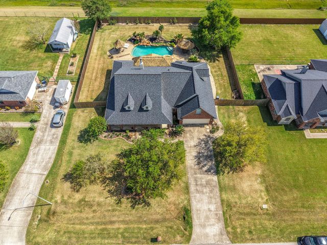 9934 Palm Drive, Mont Belvieu, TX 77523