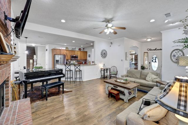 9934 Palm Drive, Mont Belvieu, TX 77523