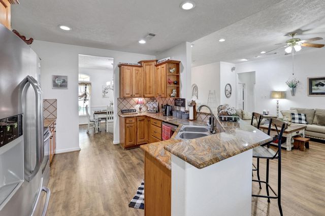 9934 Palm Drive, Mont Belvieu, TX 77523