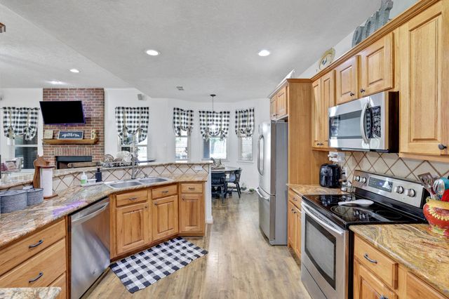 9934 Palm Drive, Mont Belvieu, TX 77523