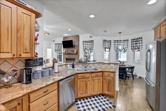 9934 Palm Drive, Mont Belvieu, TX 77523