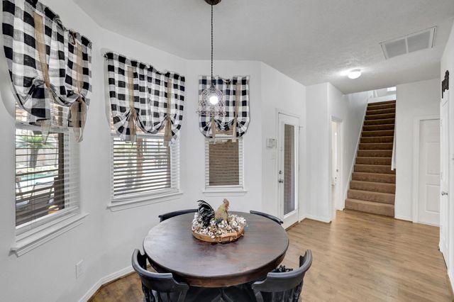 9934 Palm Drive, Mont Belvieu, TX 77523