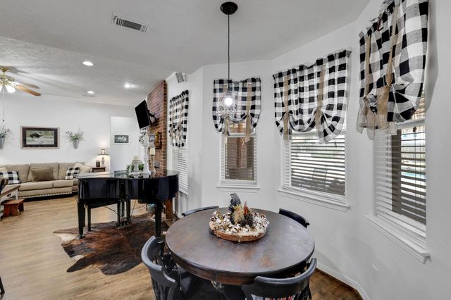 9934 Palm Drive, Mont Belvieu, TX 77523