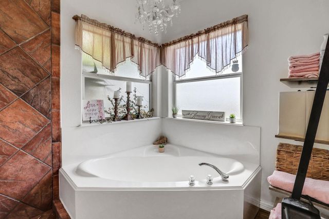 9934 Palm Drive, Mont Belvieu, TX 77523