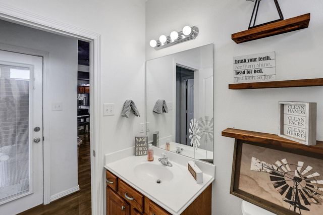 9934 Palm Drive, Mont Belvieu, TX 77523