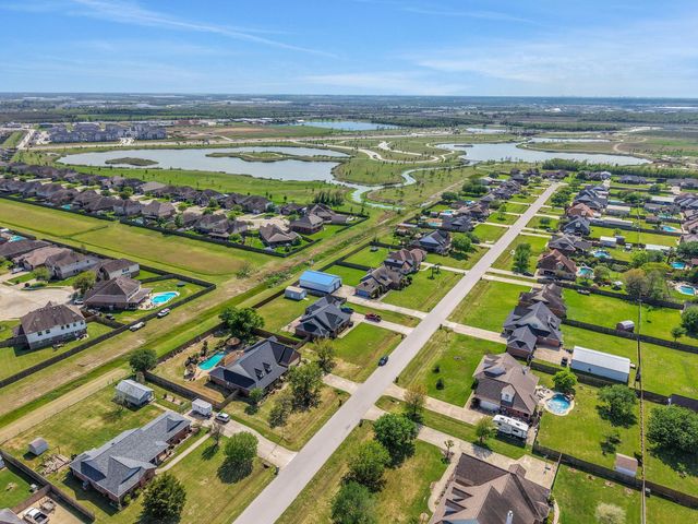 9934 Palm Drive, Mont Belvieu, TX 77523