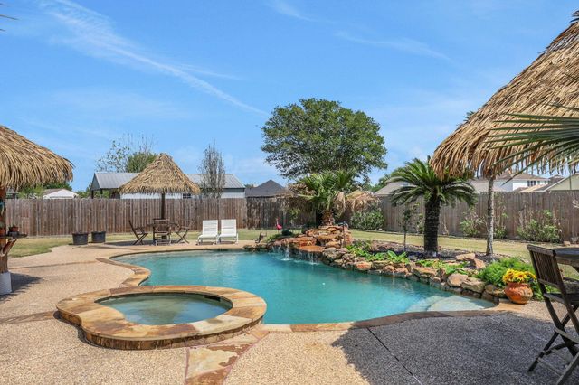 9934 Palm Drive, Mont Belvieu, TX 77523