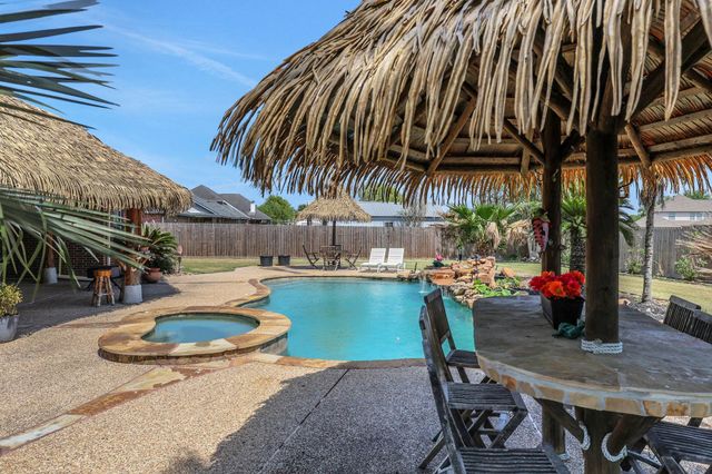 9934 Palm Drive, Mont Belvieu, TX 77523