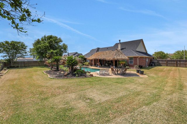 9934 Palm Drive, Mont Belvieu, TX 77523