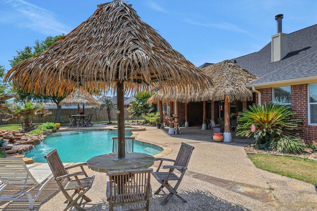 9934 Palm Drive, Mont Belvieu, TX 77523