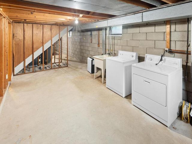 6812 Quail Avenue N, Brooklyn Center, MN 55429