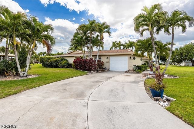 1460 Tredegar DR, Fort Myers, FL 33919