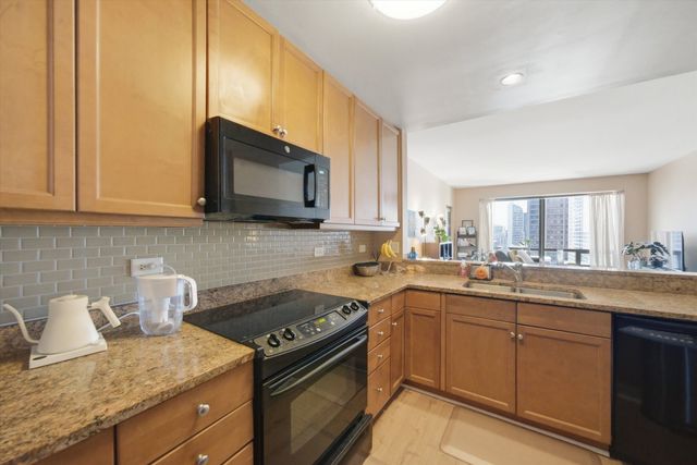 130 N GARLAND Court 2710, Chicago, IL 60602