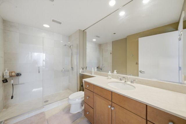 130 N GARLAND Court 2710, Chicago, IL 60602