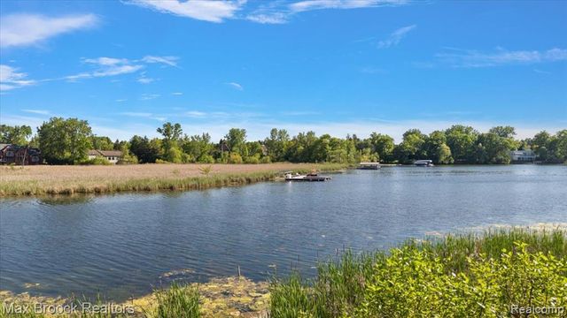 1729 Heron Ridge Drive, Bloomfield Hills, MI 48302