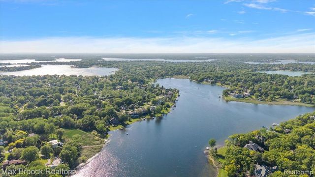 1729 Heron Ridge Drive, Bloomfield Hills, MI 48302
